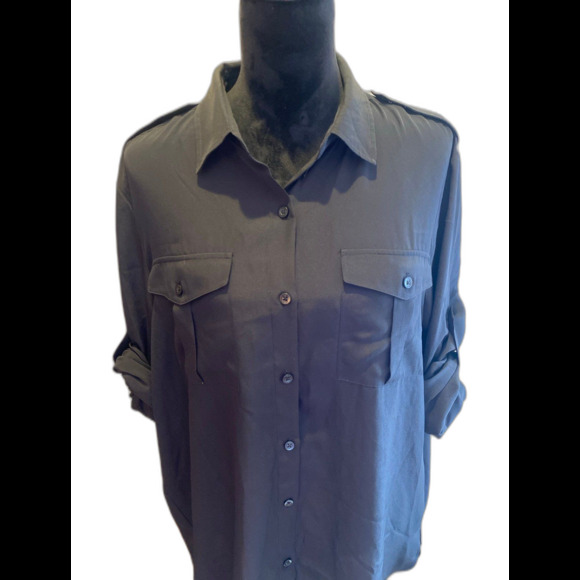 DKNY Blouse Button Down Plus Size XL Black Top Pockets Slit Sides Rounded Bottom - Picture 2 of 10